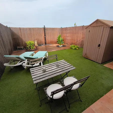 Sunset Oasis لاجاريس